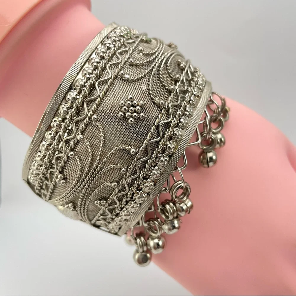Stunning vintage silvertone wide cuff bracelet with intricate filigree detailing